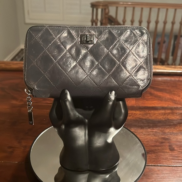 CHANEL Vintage Zip Around Wallet Gray/Blue - Picture 3 of 15